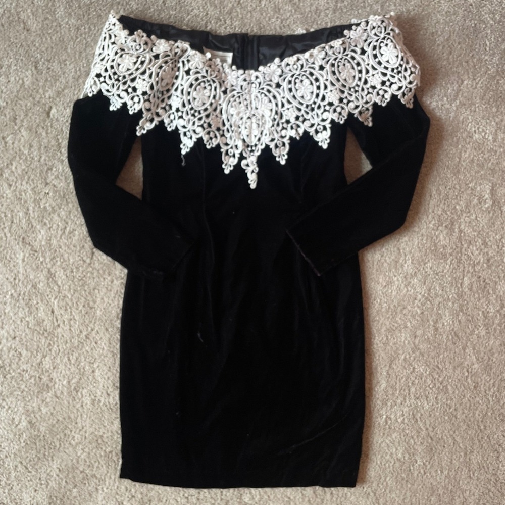 Vintage 80s / 90s Velvet Off the Shoulder Lace Cocktail Dress - Picture 5 of 6